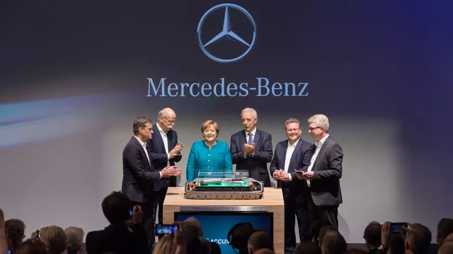 Konke mayelana nenkampani entsha yebhethri ye-Mercedes-Benz mega-factory