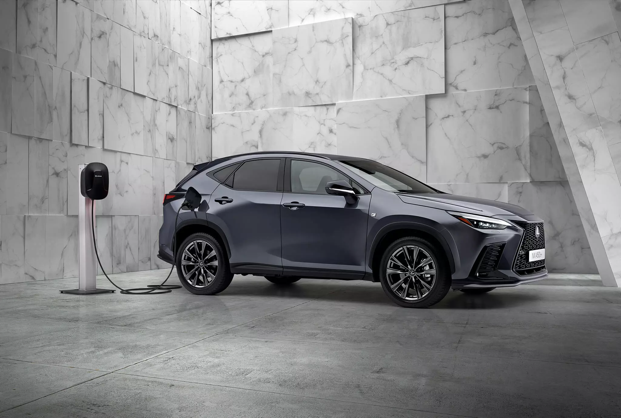 Lexus NX 450h +