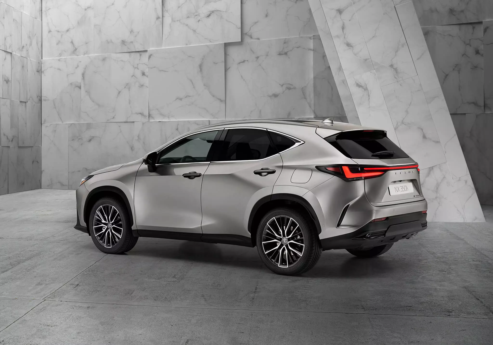 I-Lexus NX 350h