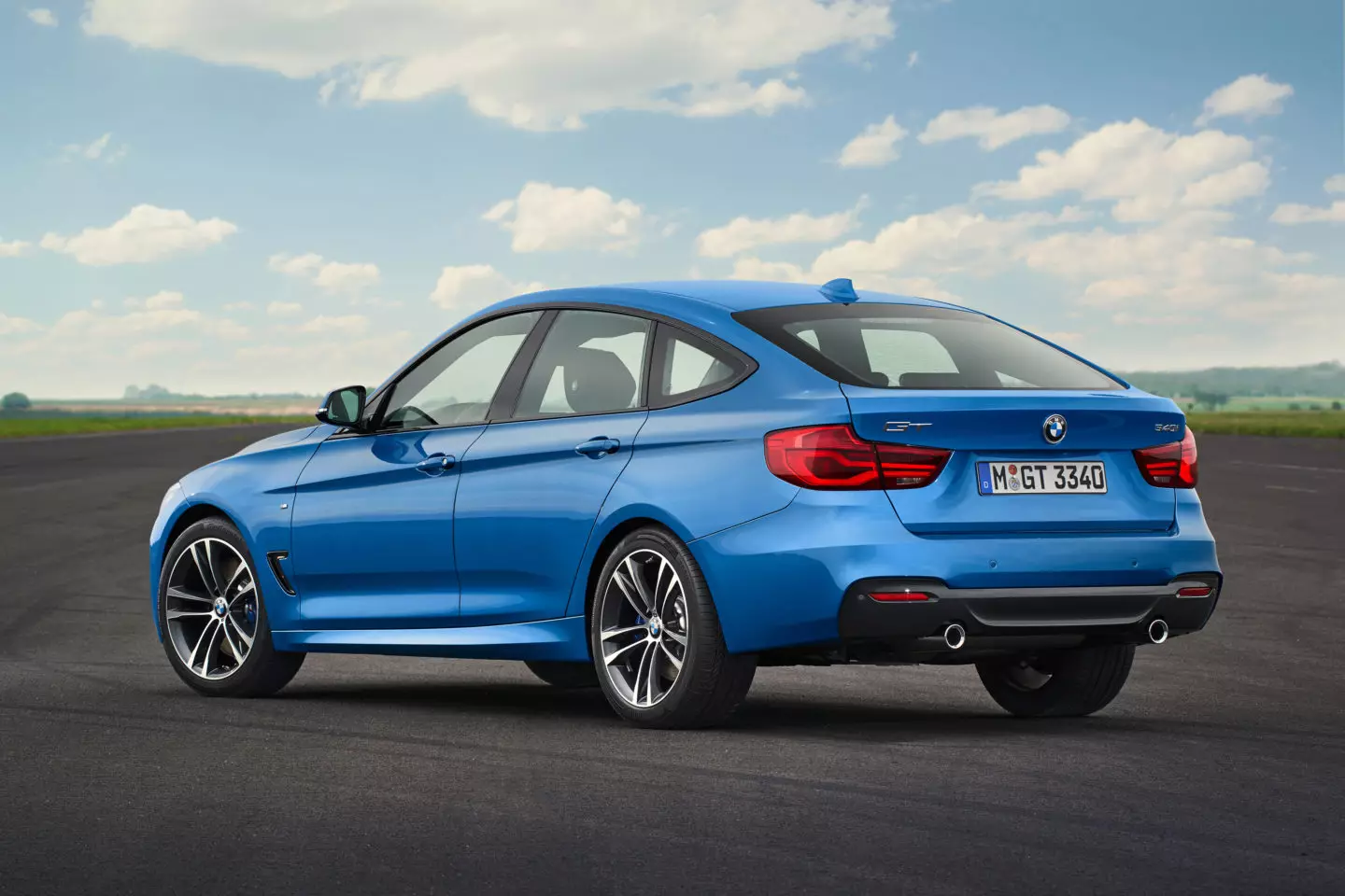 سيارة BMW 340i GT M Sport Estorilblau