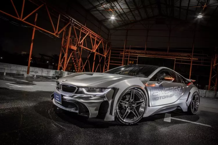 BMW i8 (၄)စီး၊