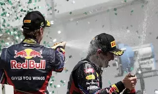 Mark Webber gewinnt das letzte Rennen der Saison 18530_1