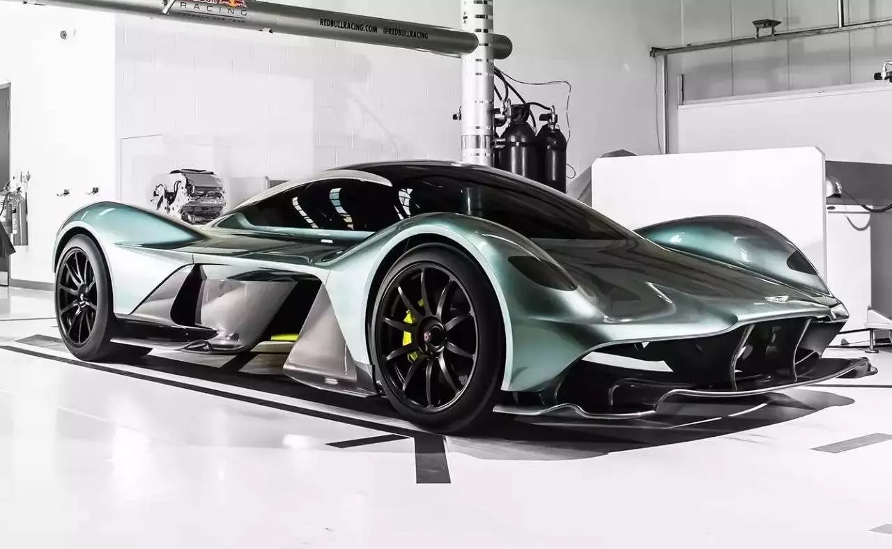 Valkyrie waa magaca rabbaaniga ah ee Aston Martin's hypersports 18542_1