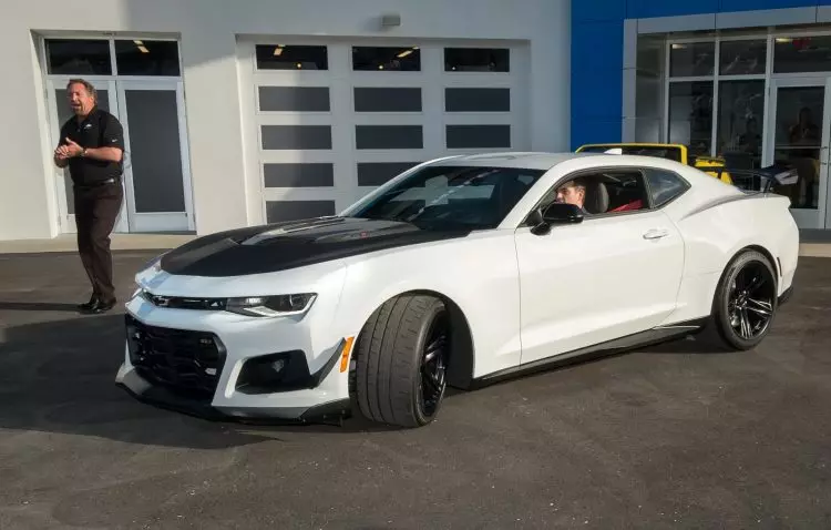 2018 Chevrolet Camaro ZL1 1LE - szczegół szerokości przedniej opony