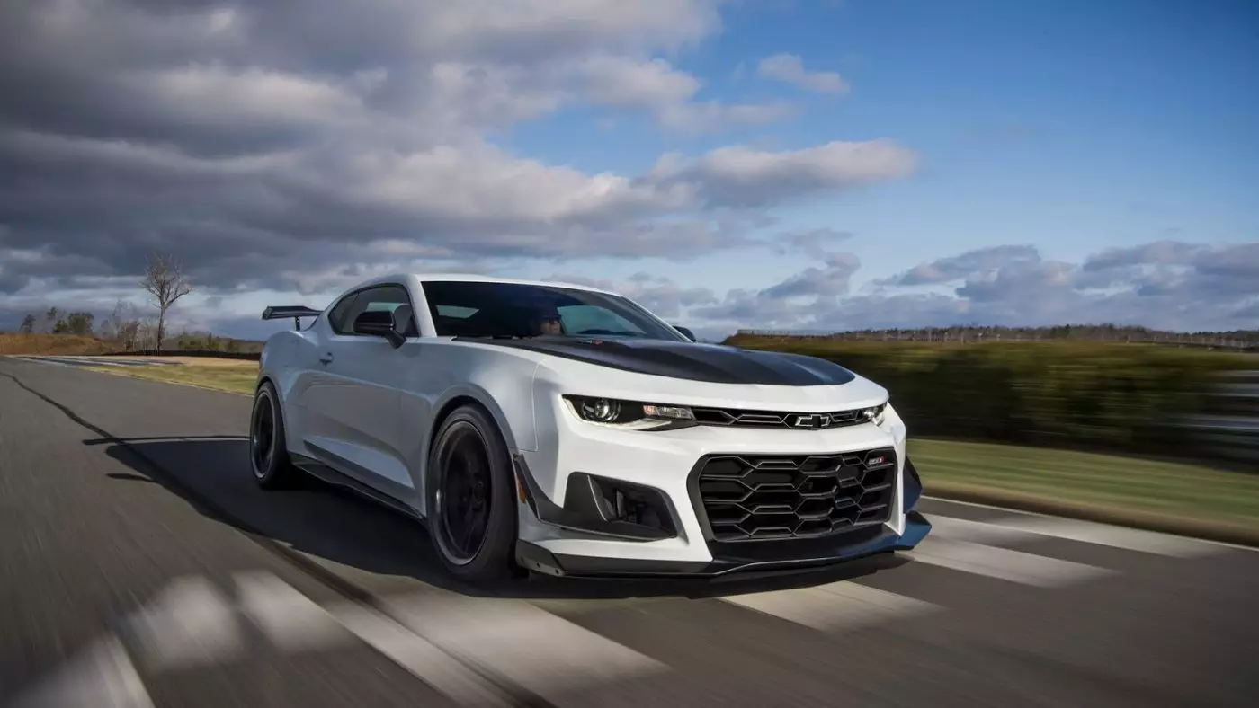 Chevrolet Camaro ZL1 1LE, dövrə əyrilərini udmaq üçün əzələli avtomobildir 18576_5