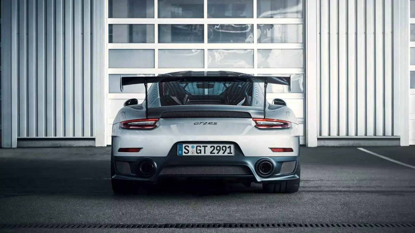 पोर्श 911 GT2 RS भित्री