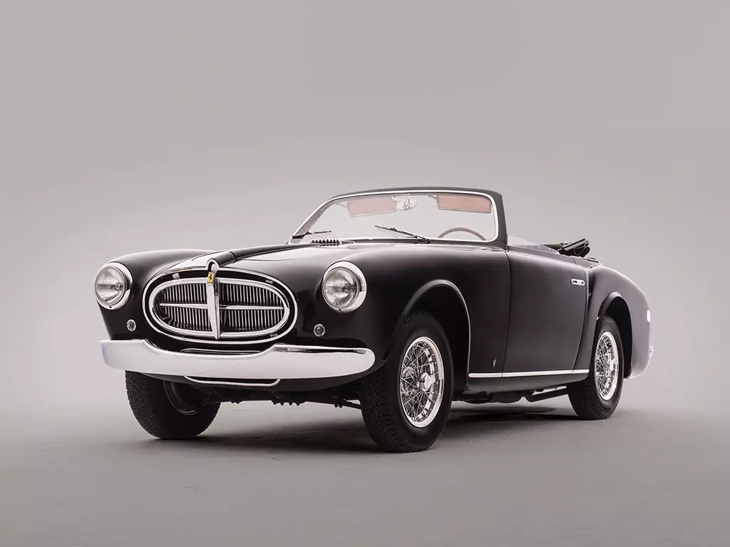 1952. gada Ferrari 212 Inter Cabriolet tiek pārdots izsolē 18646_2