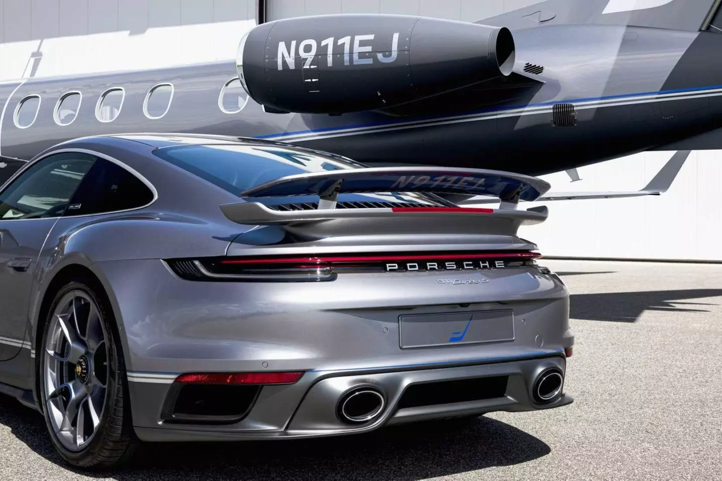 Porsche 911 Turbo S, Embraer Phenom 300E