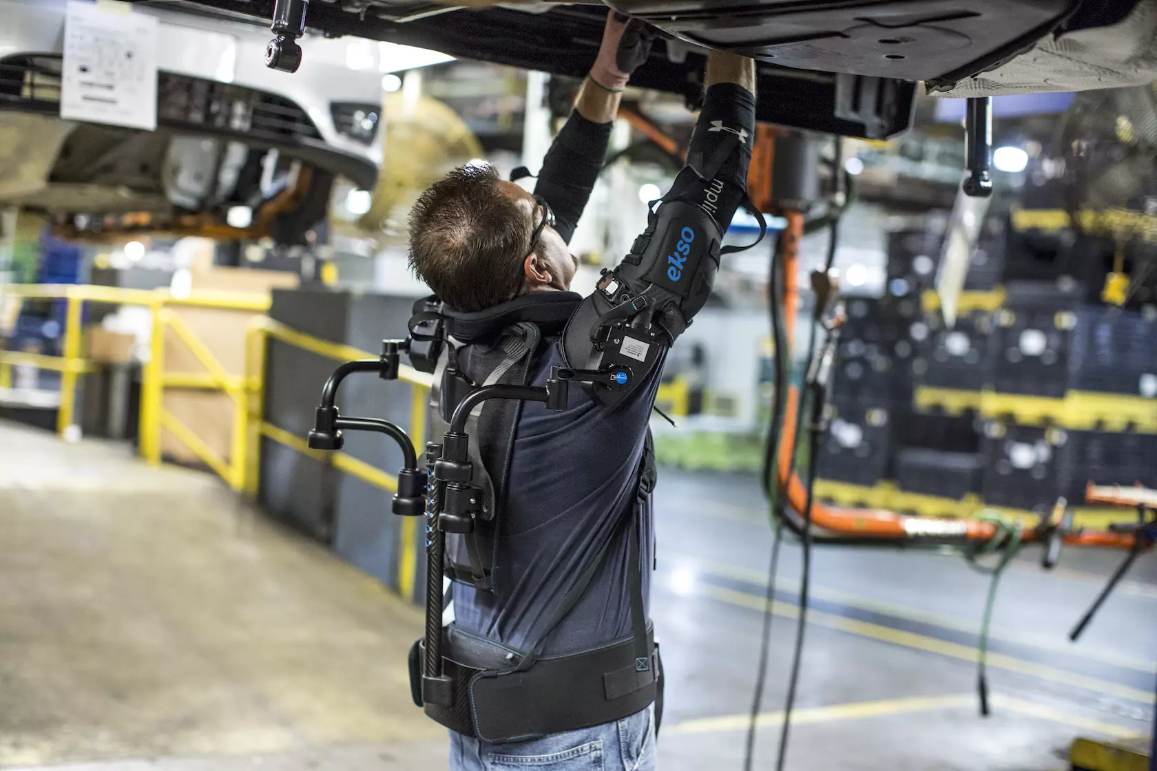 EksoVest - exoskeleton pikeun worker garis produksi