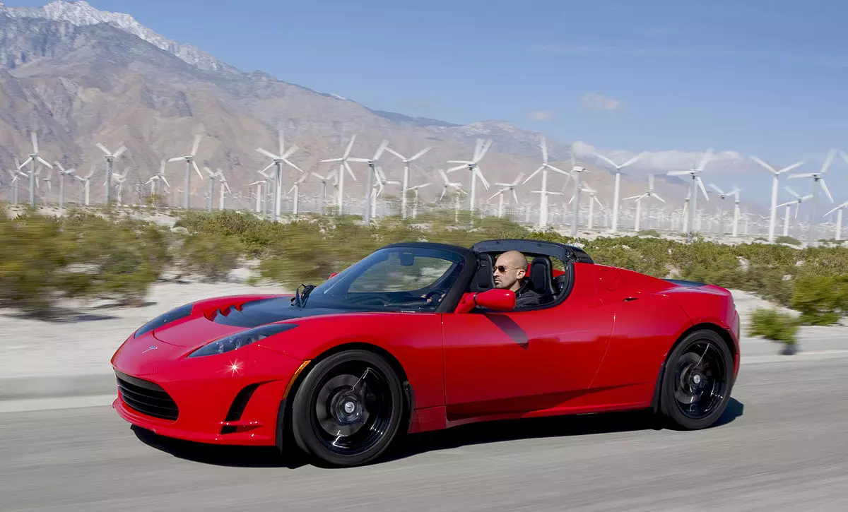 I-Tesla Roadster entsha iya kuba 