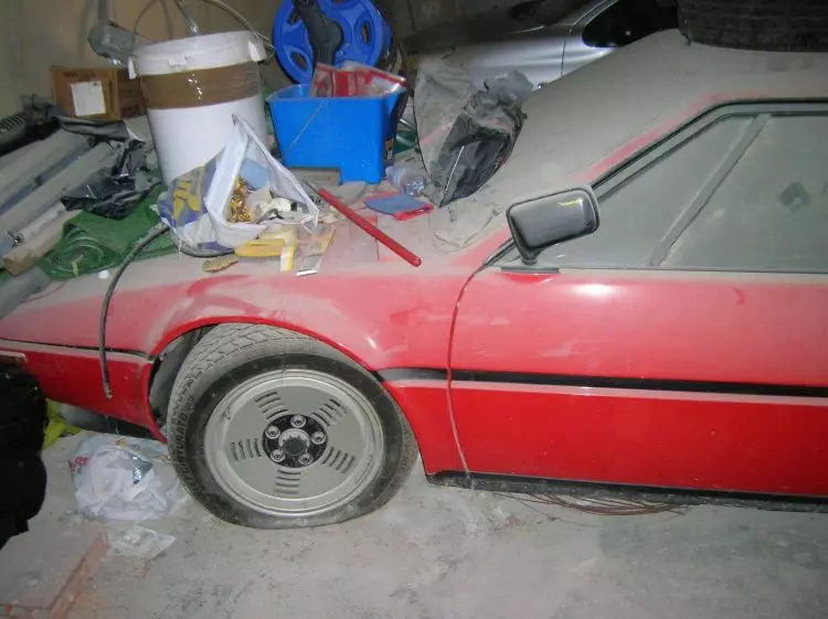 BMW M1 descuberto despois de 34 anos de abandono 18770_6