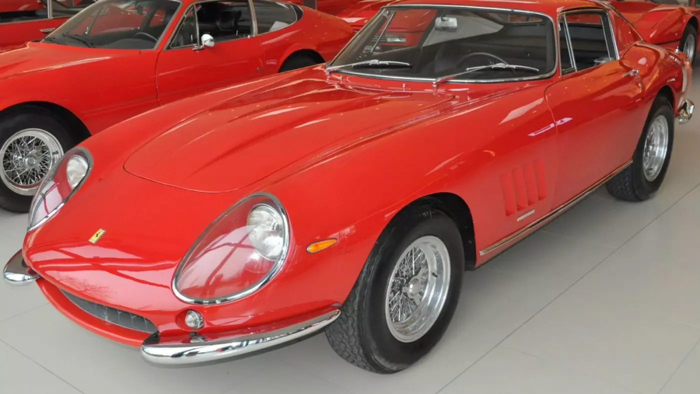 O Ferrari 275 GTB/4 de 1968 está á venda en Portugal 18836_1