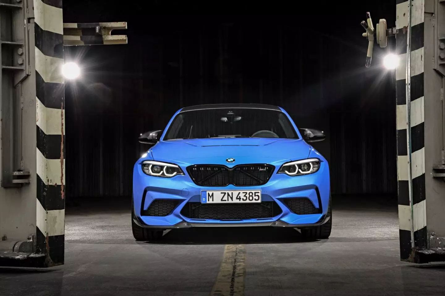 سيارة BMW M2 CS