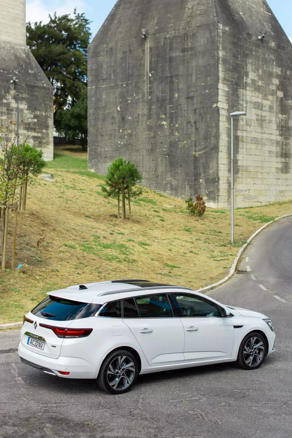 ក្រុមហ៊ុន Renault Megane Plug-in Hybrid