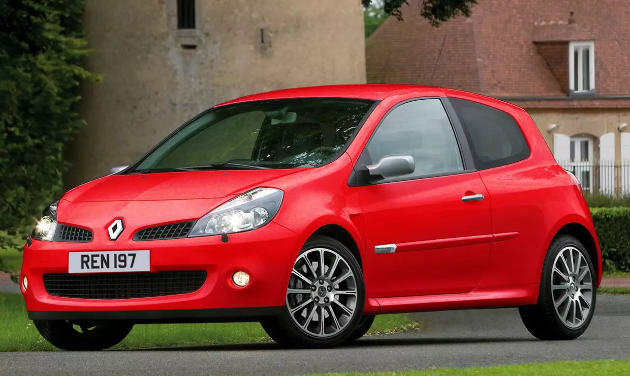 Clarkson, Hammond og May ødelegger en Renault Clio RS (200) 19166_1