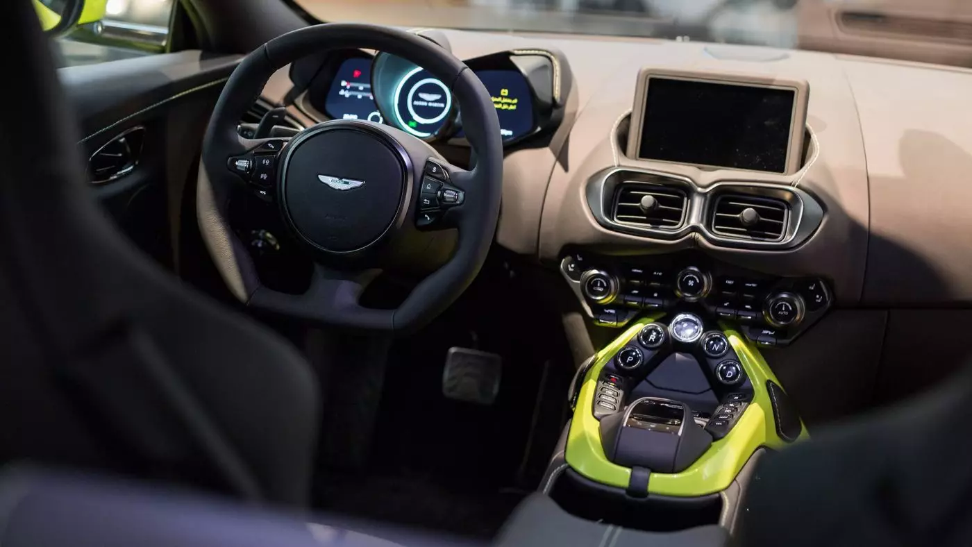 Aston Martin View 2018