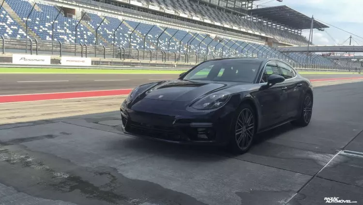 Porsche Panamera-2017-1-2