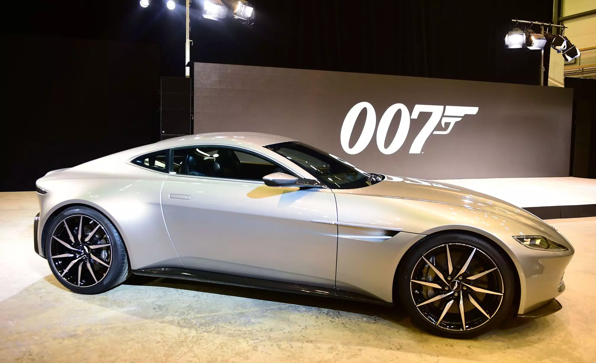 Najnoviji film o Jamesu Bondu uništio je oko 32 milijuna eura u automobilima