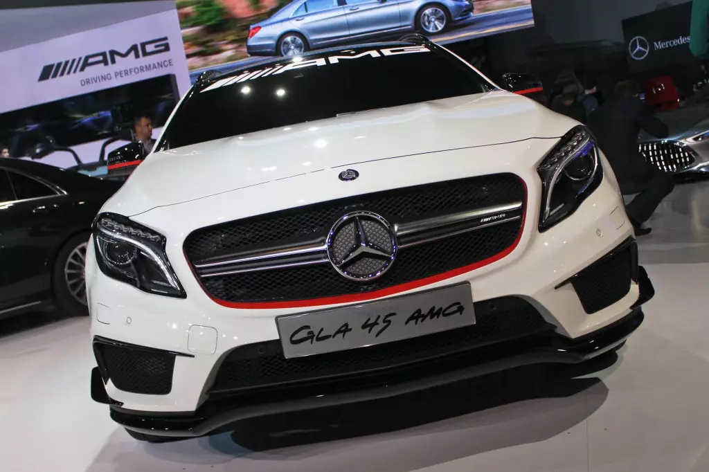 Mercedes GLA 45 AMG Cysyniad 1