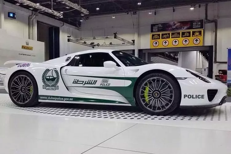 porsche-918-spyder-for-dubai-police (၁)