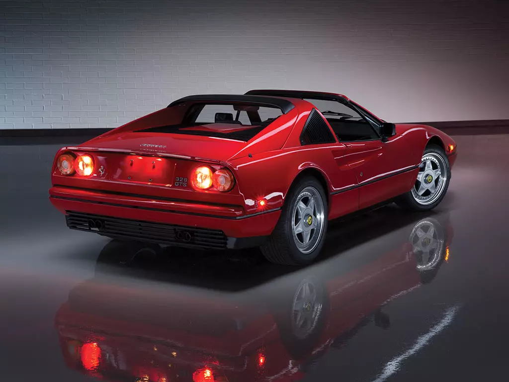 1989 წელი Ferrari 328 GTS