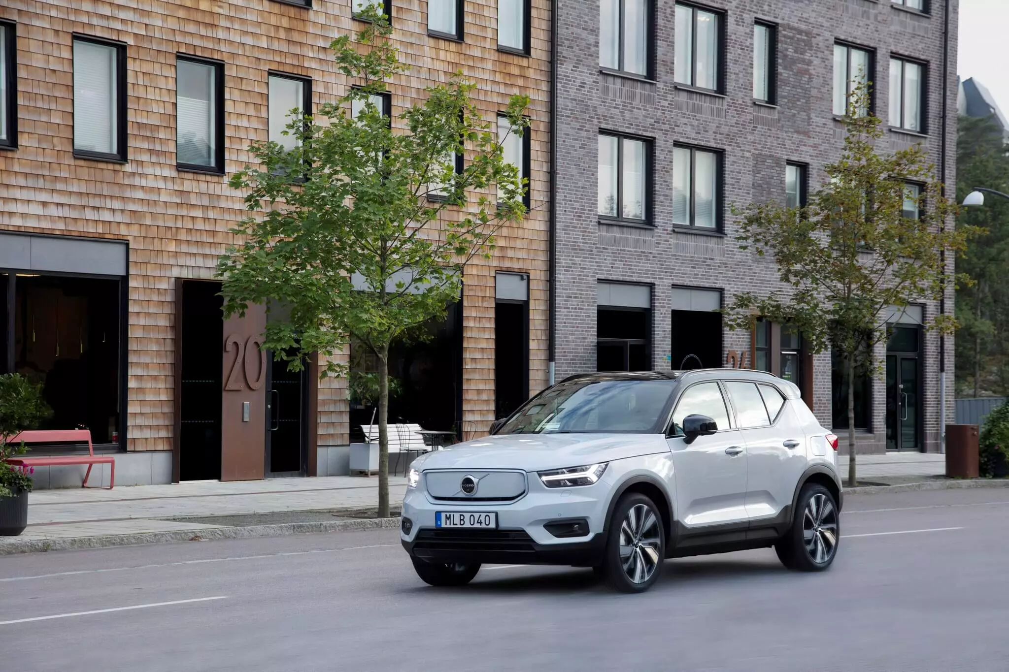 Volvo XC40 Isi Ulang