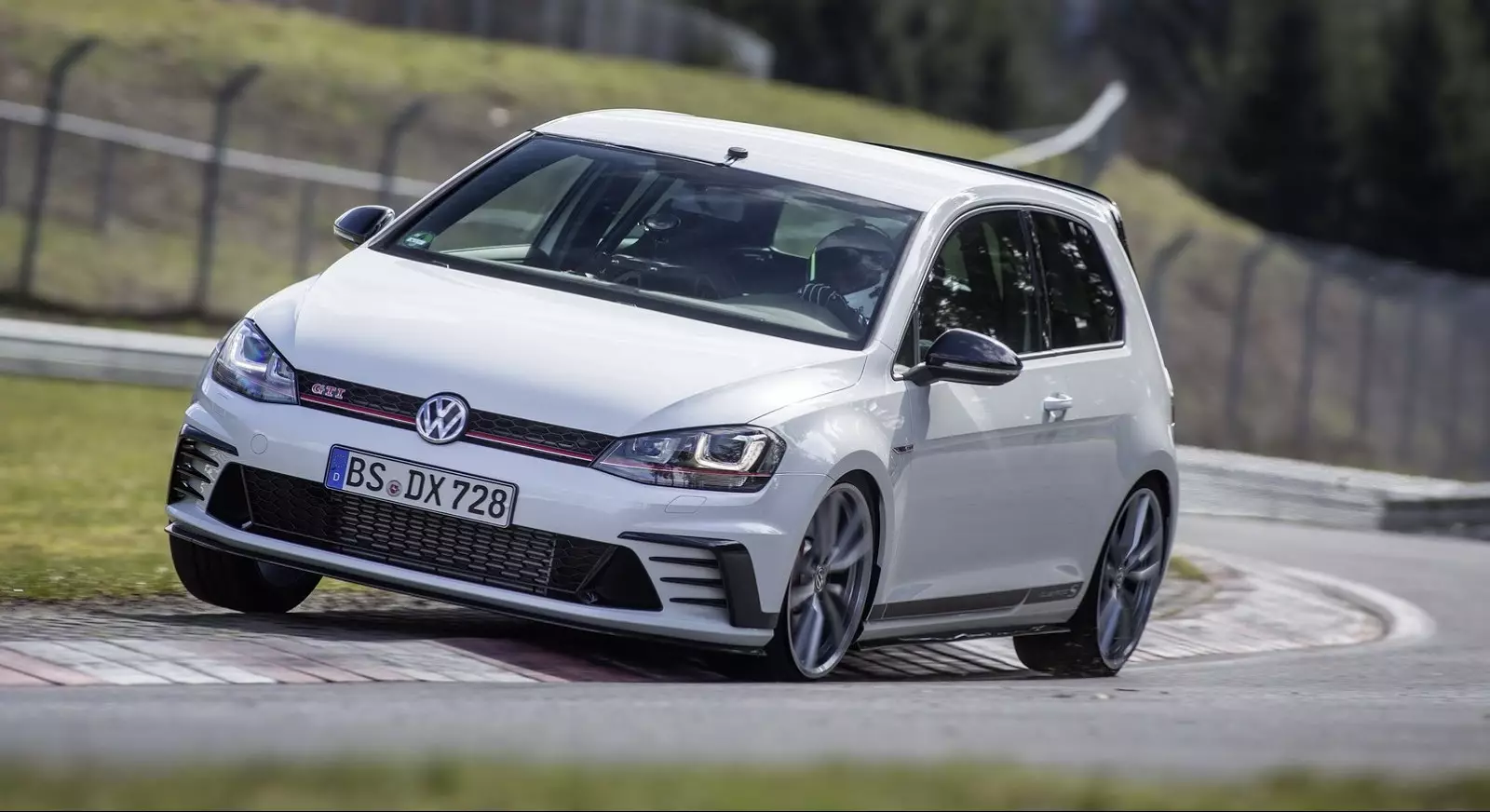 Volkswagen Golf GTI Clubsport S: nowy „król toru Nürburgring”
