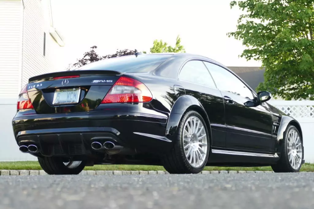 Mercedes-Benz CLK 63 AMG qora seriyali