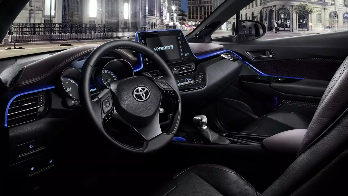 This is the interior of the new Toyota C-HR 19554_2