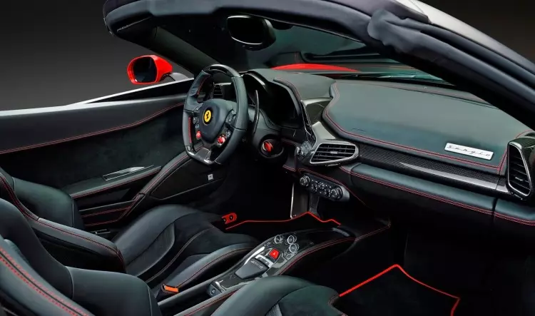 2015-Ferrari-Sergio-Interno-1-1680x1050