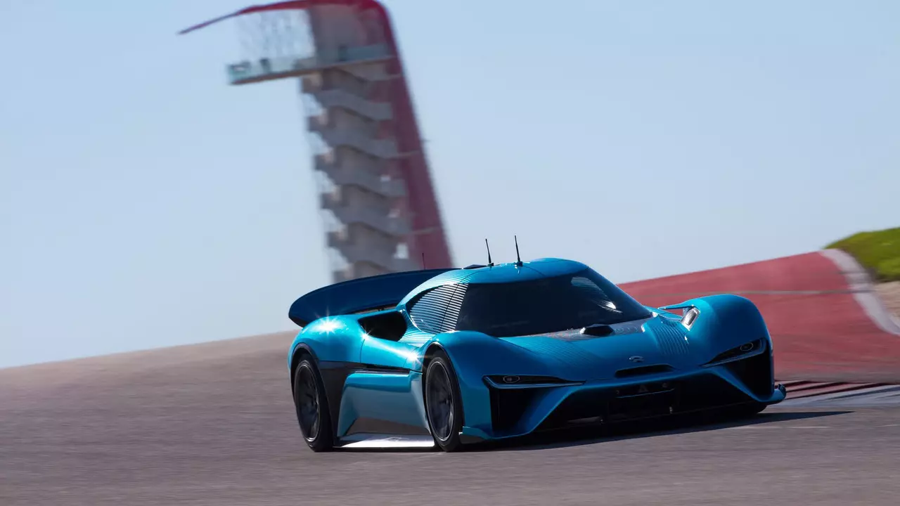 Nio EP9 hits 258 km / h. Tus coj? Tsis pom nws. 20105_1