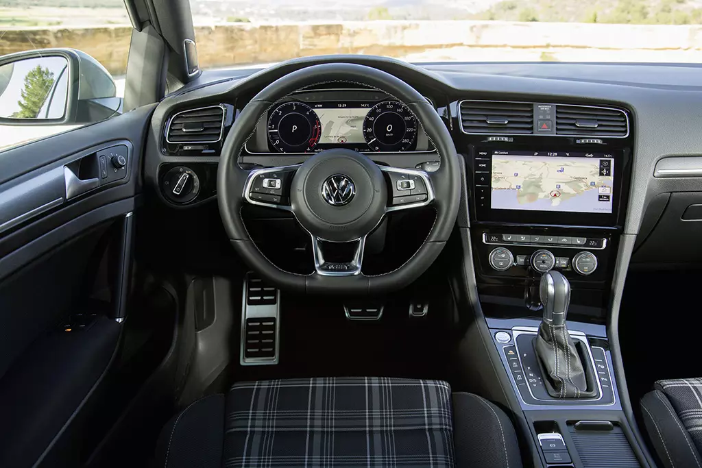 Saddexda shaqsi ee Volkswagen Golf Variant cusub 20151_9