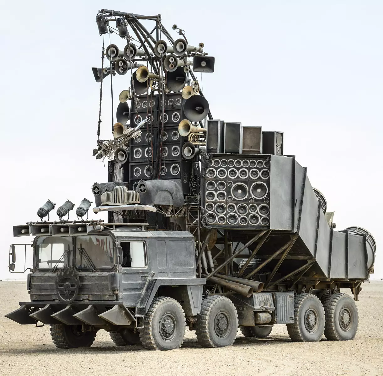 Download jwèt la Mad Max Doof Wagon