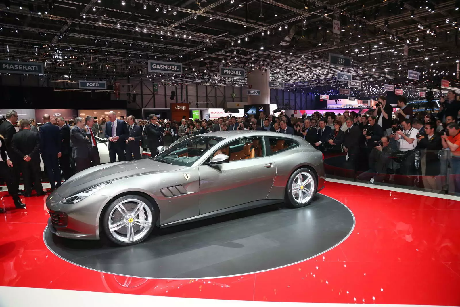 Феррари GTC4 Lusso