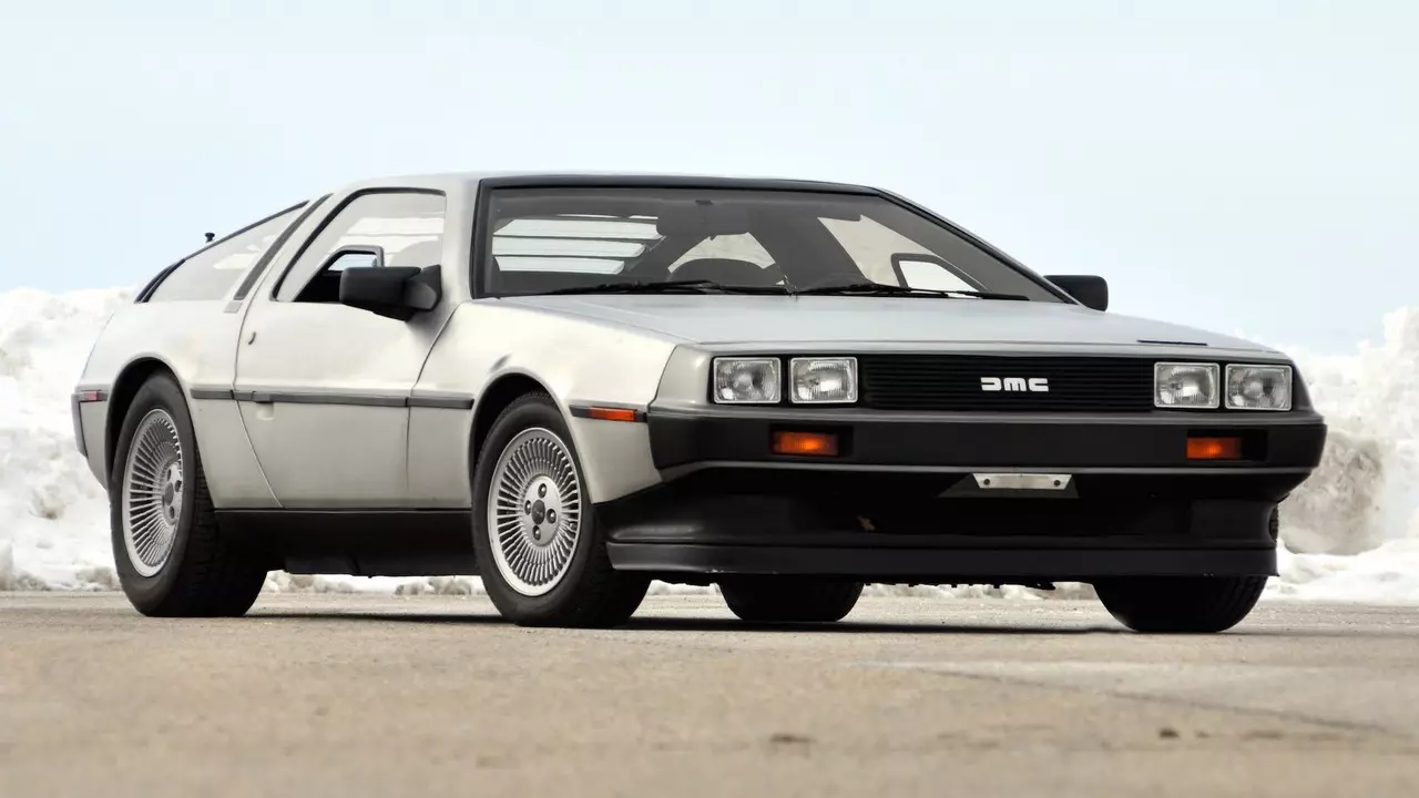 DeLorean DMC-12 |