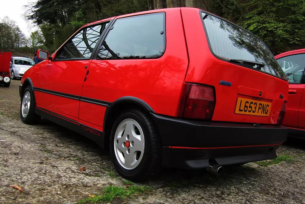 fiat uno turbo yanî.