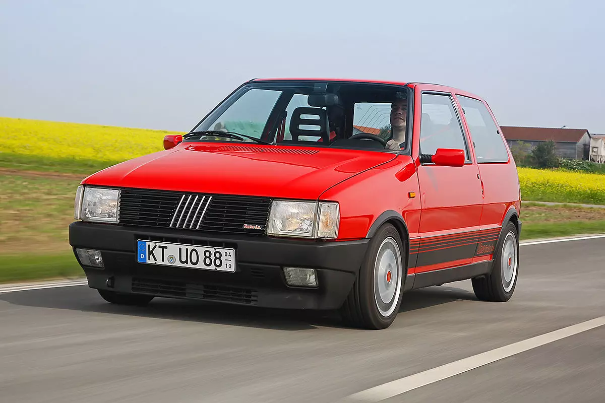 Fiat Uno Turbo yanî.