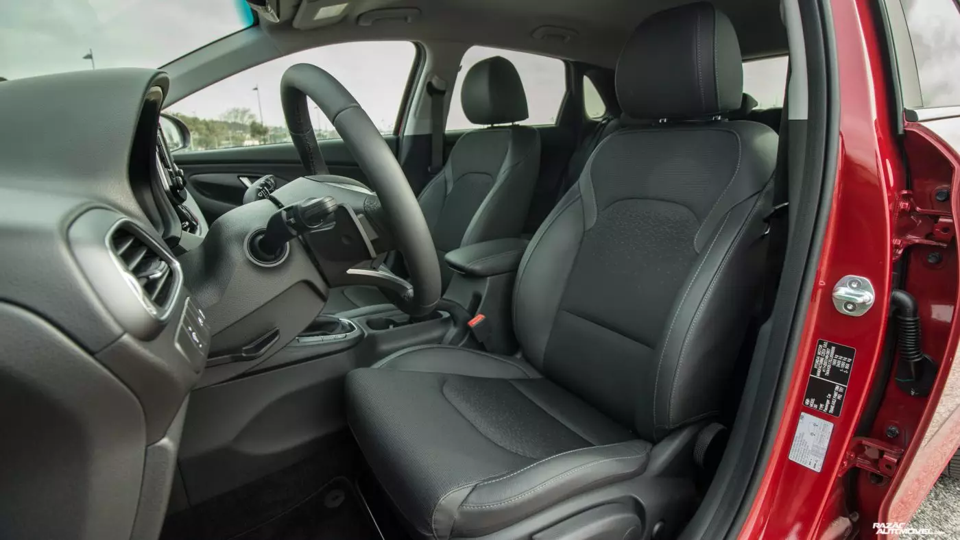 Hyundai i30 1.6 CRDi - interior