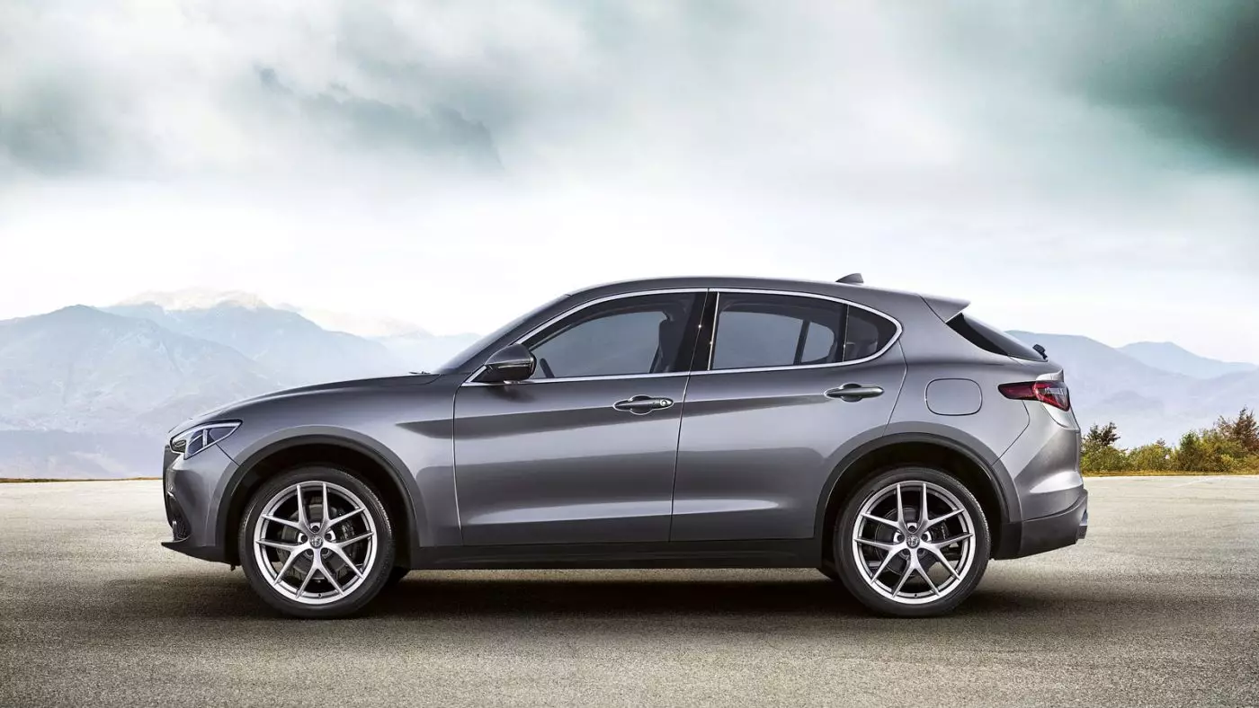 O le bere fun Alfa Romeo Stelvio First Edition 20363_1