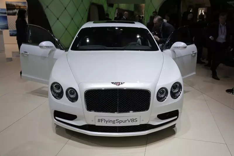 Bentley Flying Spur V8 S: لگژری کا اسپورٹی سائیڈ 20422_1