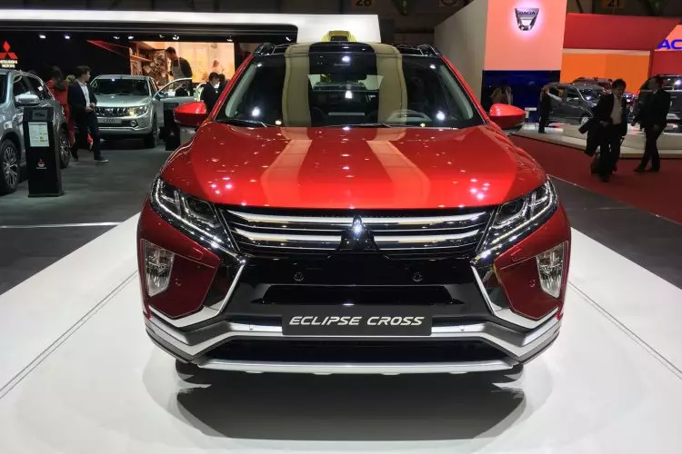 Eclipse Cross o le muamua lea o se augatupulaga fou o Mitsubishi faʻataʻitaʻiga 20425_3