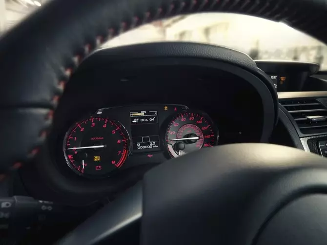 2015-Subaru-WRX- ئىچكى-تەپسىلاتلار -3-1280x800