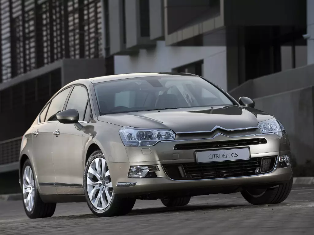 Нав Citroën C5 танҳо дар соли 2020. Оё ин меарзад интизор шудан? 20454_3