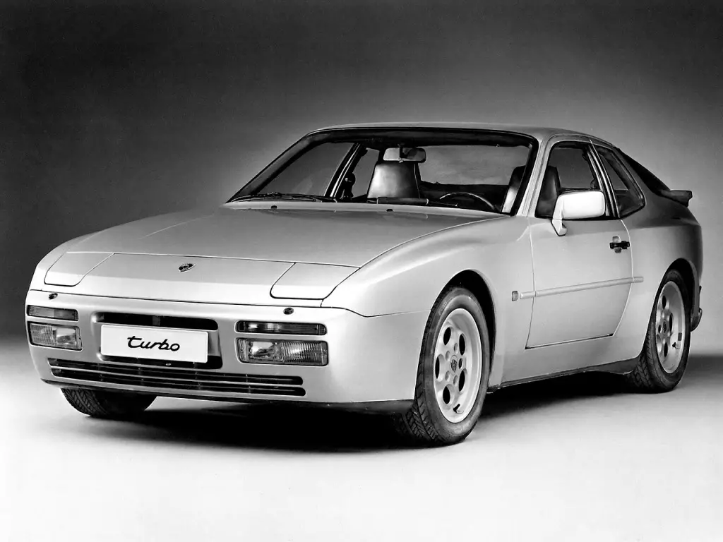 រថយន្ត Porsche 944 Turbo