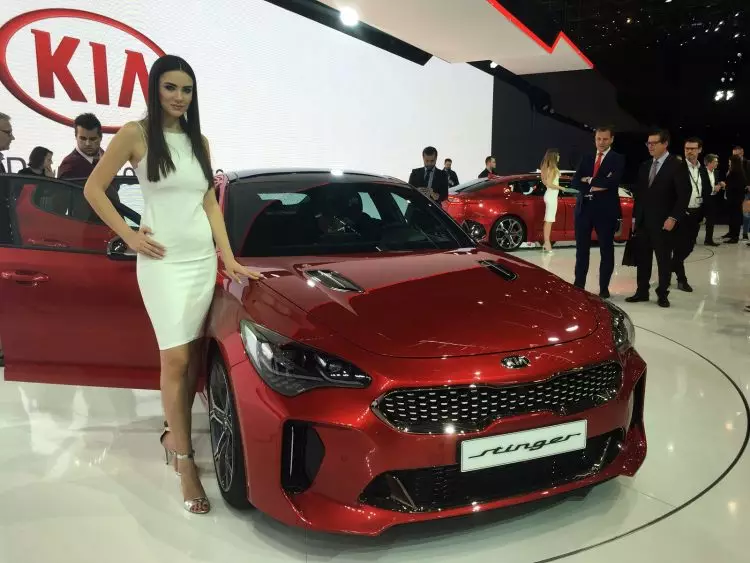 Kia Stinger ໃໝ່ ສ່ອງແສງຢູ່ທີ່ງານວາງສະແດງລົດເຈນີວາ 20478_1