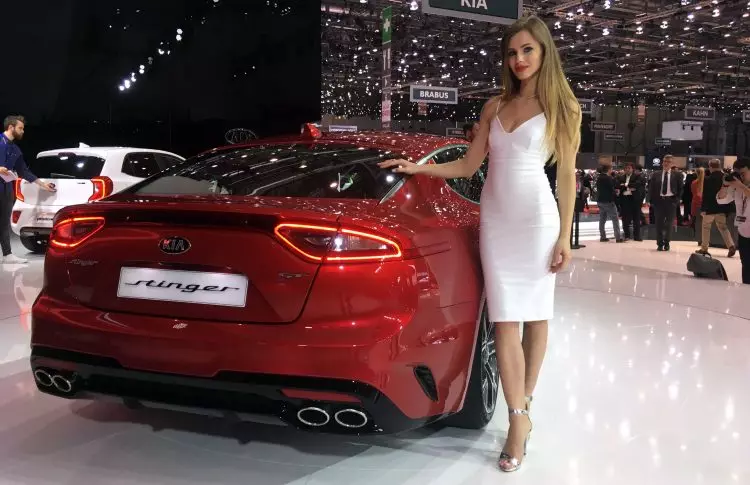 නව Kia Stinger ජිනීවා මෝටර් රථ ප්‍රදර්ශනයේදී දිදුලයි 20478_2