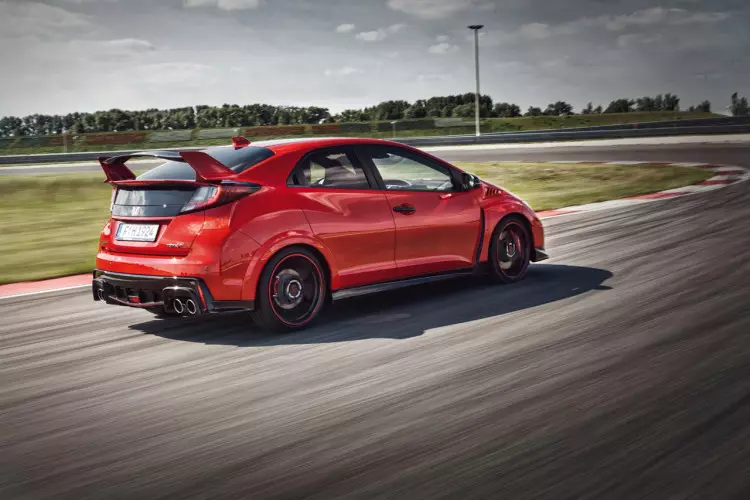 124 - 2015 CIVIC TYPE R ЗАДНЯ 3_4 DYN