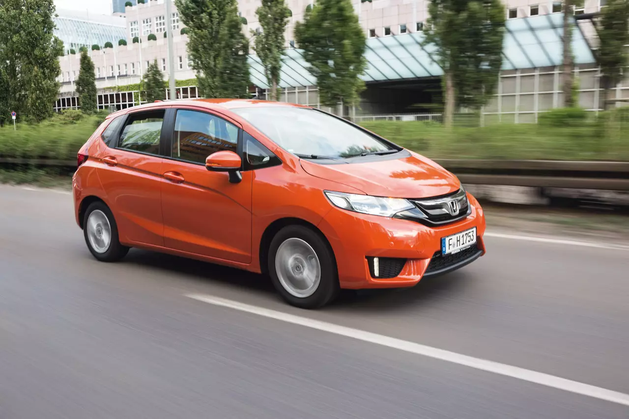 Ni awọn kẹkẹ ti awọn titun Honda Jazz 20734_3