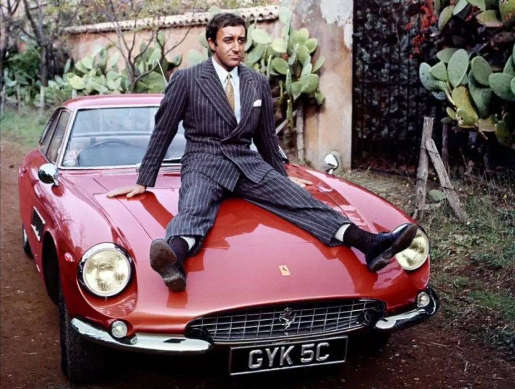 Peter Sellers និង Ferrari 500 Superfast របស់គាត់។