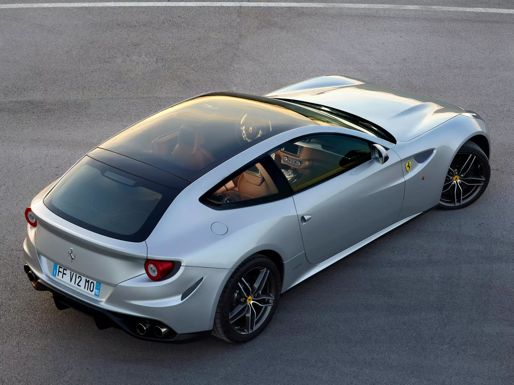 រថយន្ត Ferrari FF